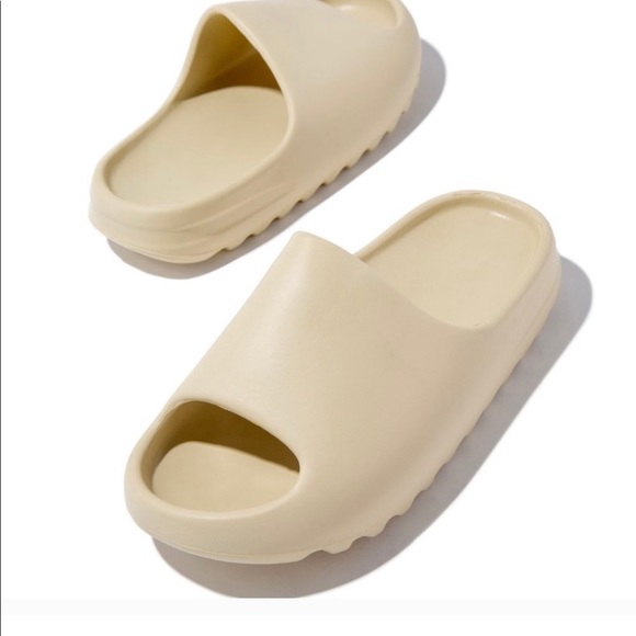 Comfy Slides - Picture 2 of 5